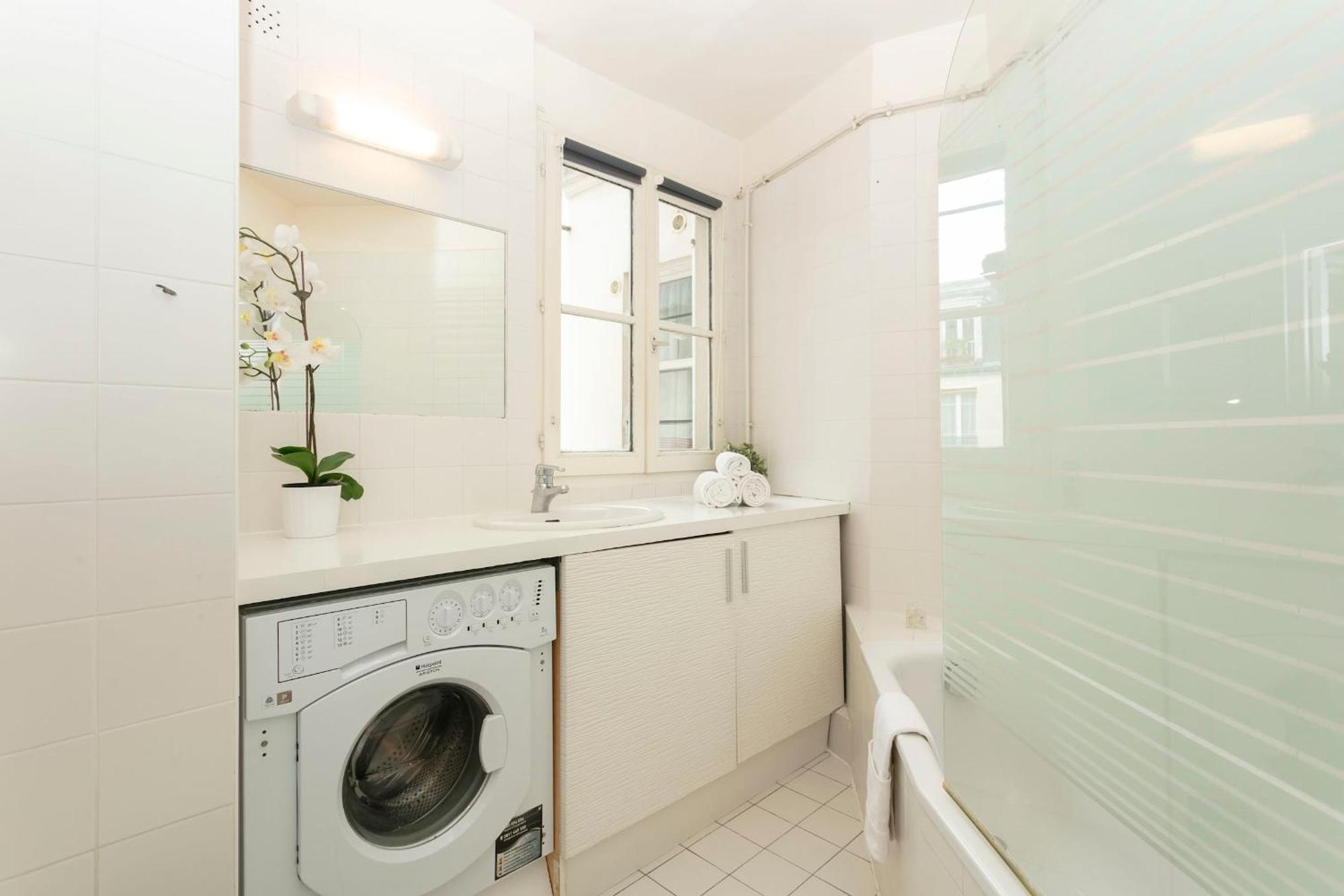 Notre-dame - 1br With Balcony - Cityapartmentstay Appartement Parijs