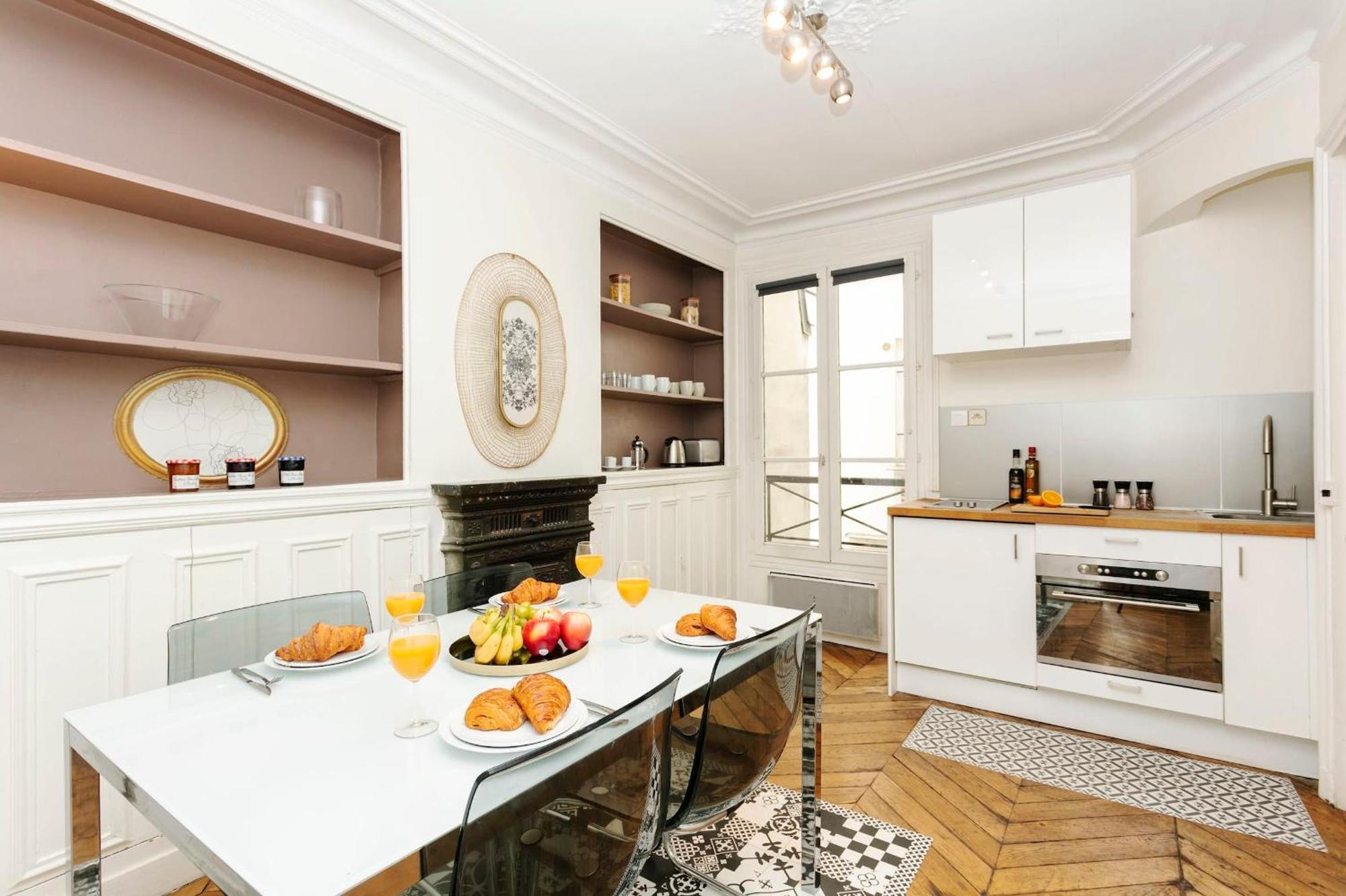 Notre-dame - 1br With Balcony - Cityapartmentstay Appartement *